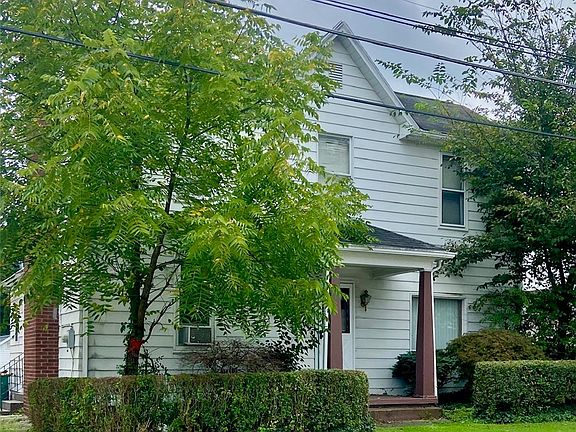 2nd image of 915 Main St