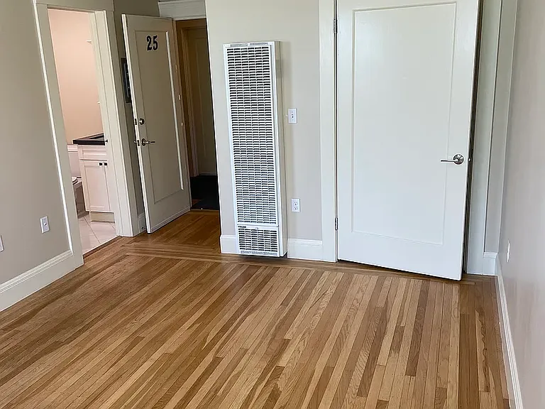 1525 Spruce St #25 — Photo 12