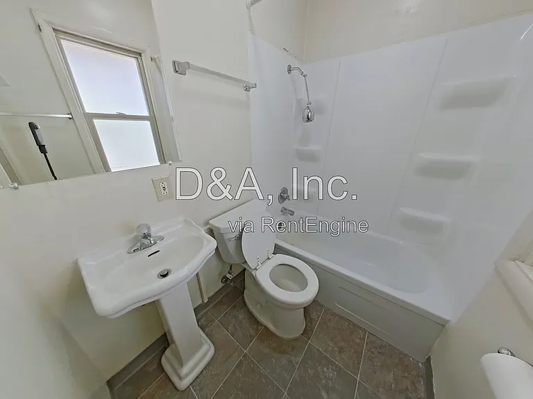 445 SW 9th St — Photo 6