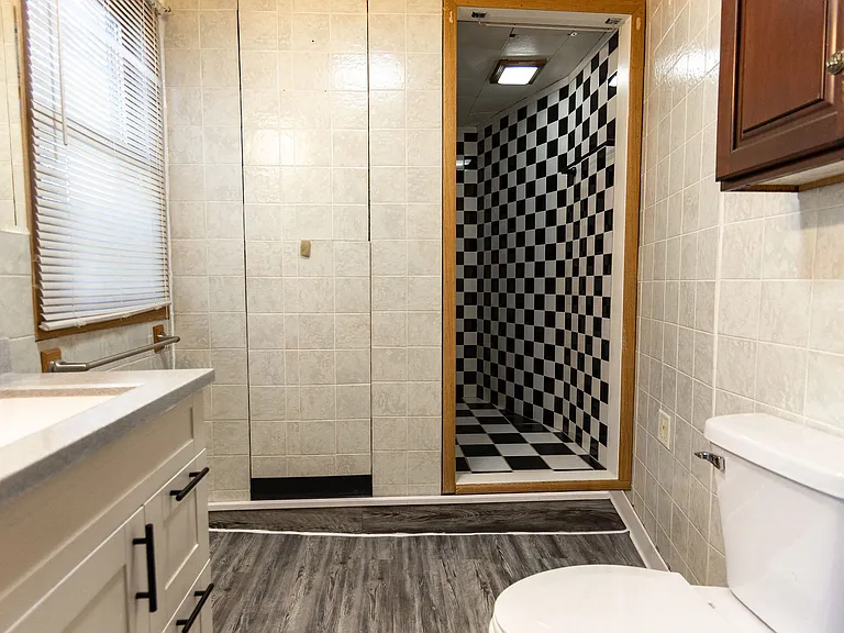 601 E 2nd Ave #2 — Photo 15