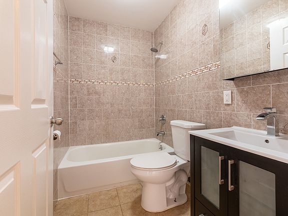 4th image of 2308 Dean St #3