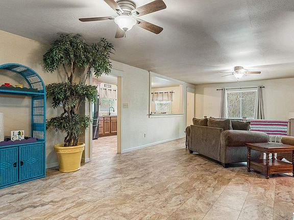 5th image of 3963 Lorna Rd