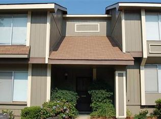142 Stoneridge Dr, Warner Robins, GA 31088