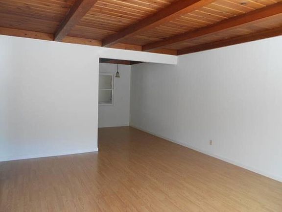 Living Room/Dining Area