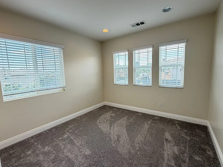 5798 Mapleview Dr — Photo 14