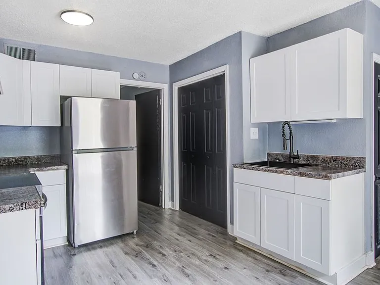 2307 S Fraser St — Photo 24