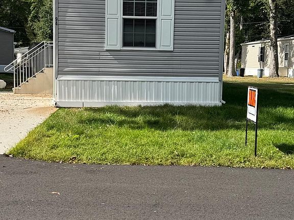 5th image of 94 White Oak Dr