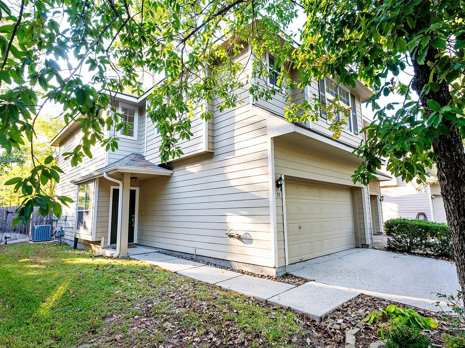 3 bed, 2.5 bath, 1605 sqft, $2,000 — Photo 2