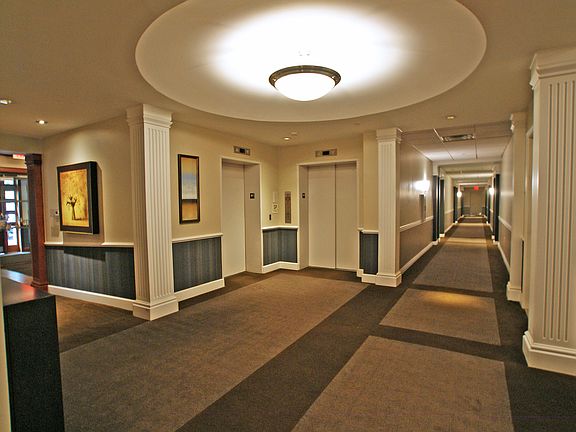 5th image of 250 Daniel Burnham Sq