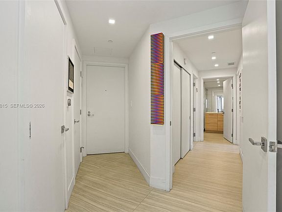 2nd image of 16385 Biscayne Blvd #1601-2