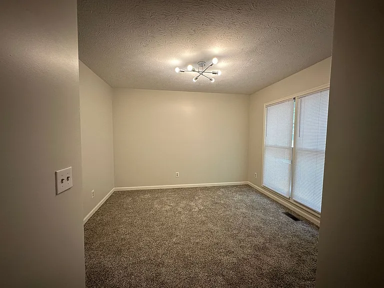 1047 Blue Ridge Dr — Photo 2