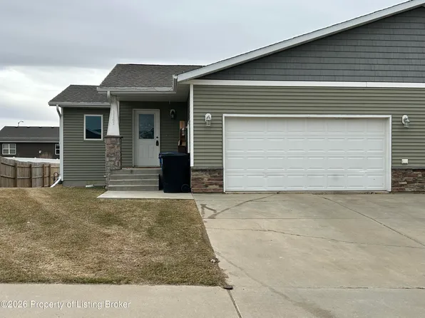 1141 Jerry Ln, Dickinson, ND 58601