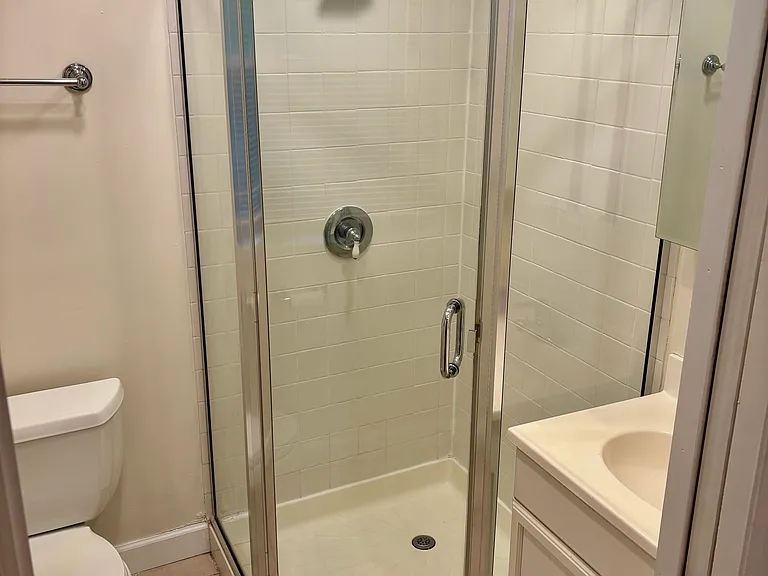 6658 W Devon Ave #1E — Photo 6