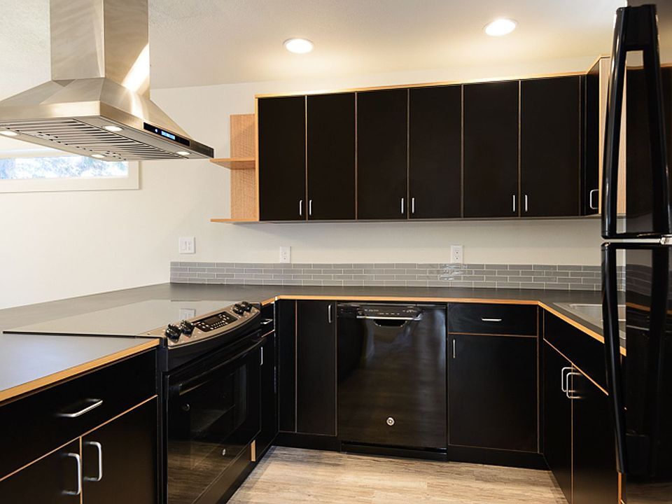 1st image of 2334 NE Holliday Ave APT 1