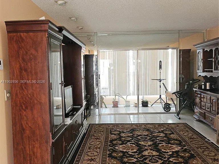 5121 W Oakland Park Blvd #211 — Photo 4