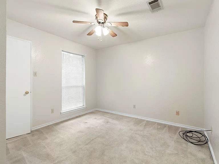 1502 Oak Knoll Ln — Photo 12