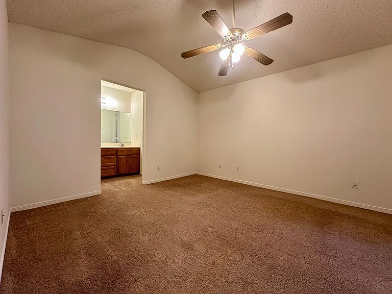 638 Park Place Dr — Photo 6