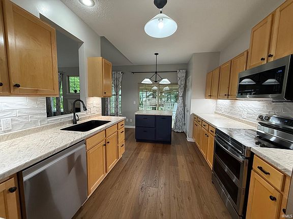 5th image of 3628 E Tamarron Dr