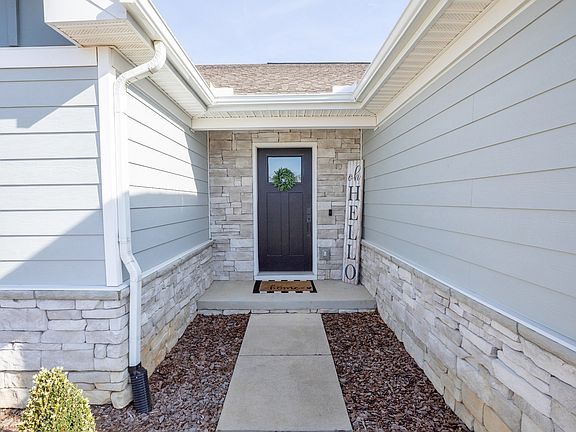 2nd image of 909 Wilkinson Ln