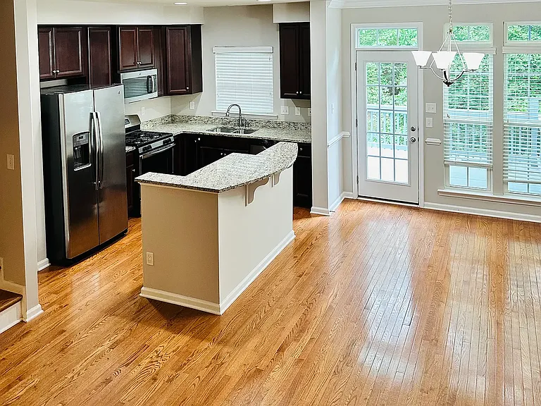 529 Creekwillow Dr — Photo 2