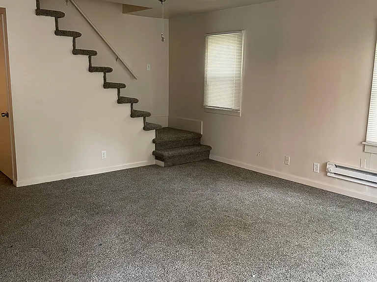27 Howard Dr — Photo 5