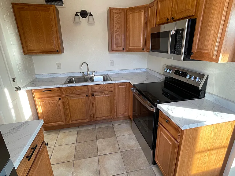 870 W Alameda St — Photo 4