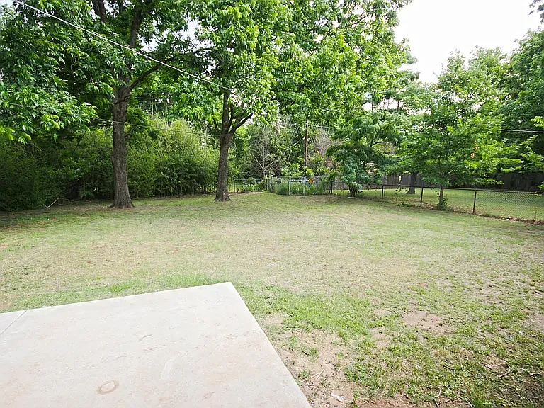 1205 W Brooks St — Photo 20