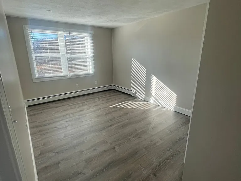 Pondsview Apartments — Photo 141