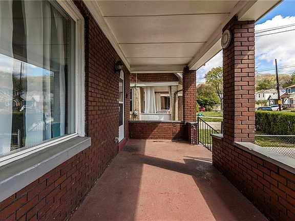3rd image of 215 Alder Dr