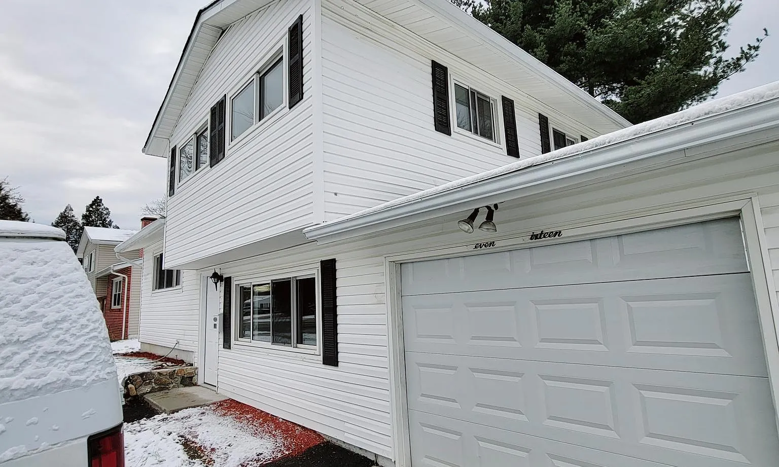 4 bed, 1795 sqft, $2,600 — Photo 2