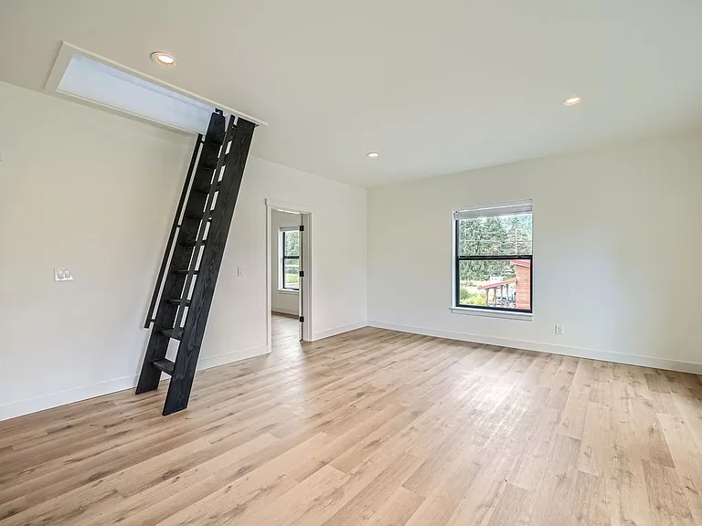 31628 W Commercial Street — Photo 13