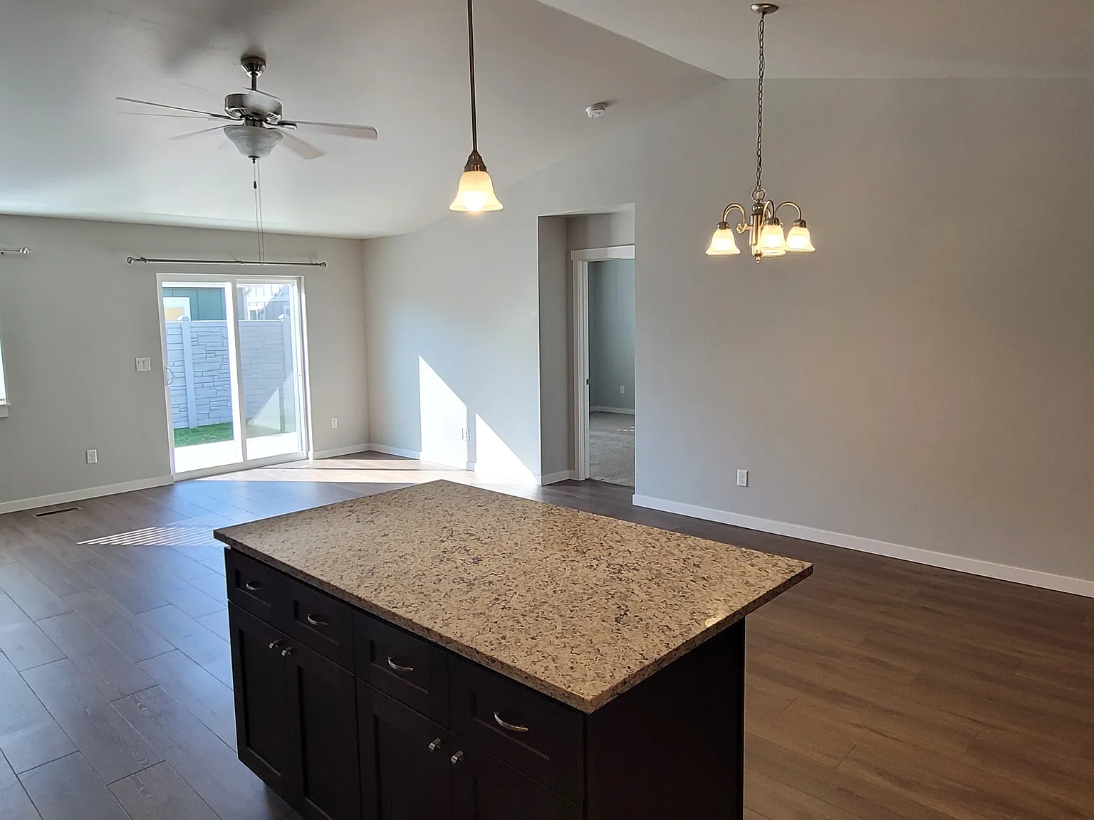 3 Bed 2 Bath Townhouse Built in 2019 — Photo 3