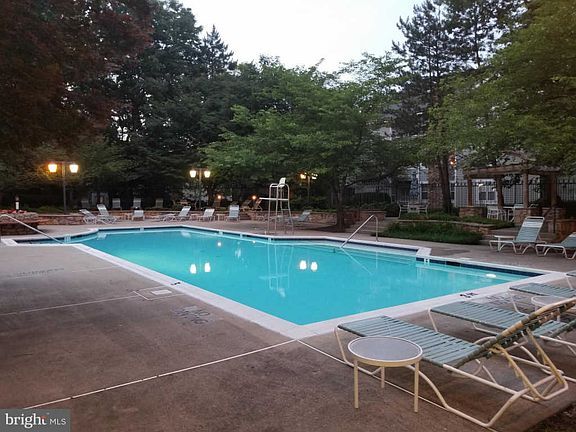 2nd image of 4401 Sedgehurst Dr APT 102