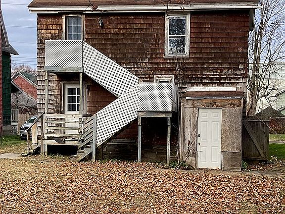 2nd image of 18 Ross Ave
