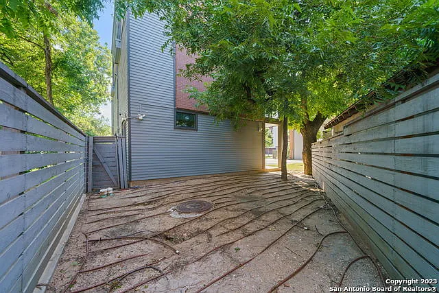 1136 E Euclid Ave — Photo 21