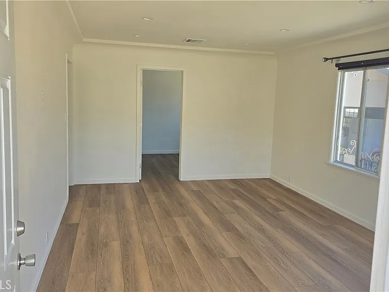 640 W Glenoaks Blvd — Photo 2