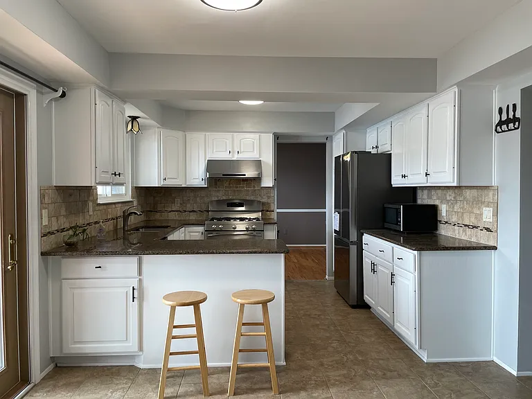 1911 Smallbrook Dr — Photo 14