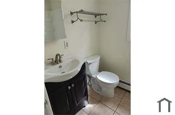 Building Photo - 33 Woodbury Ave #2