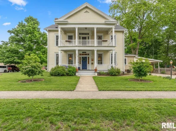 305 S East St, Carlinville, IL 62626