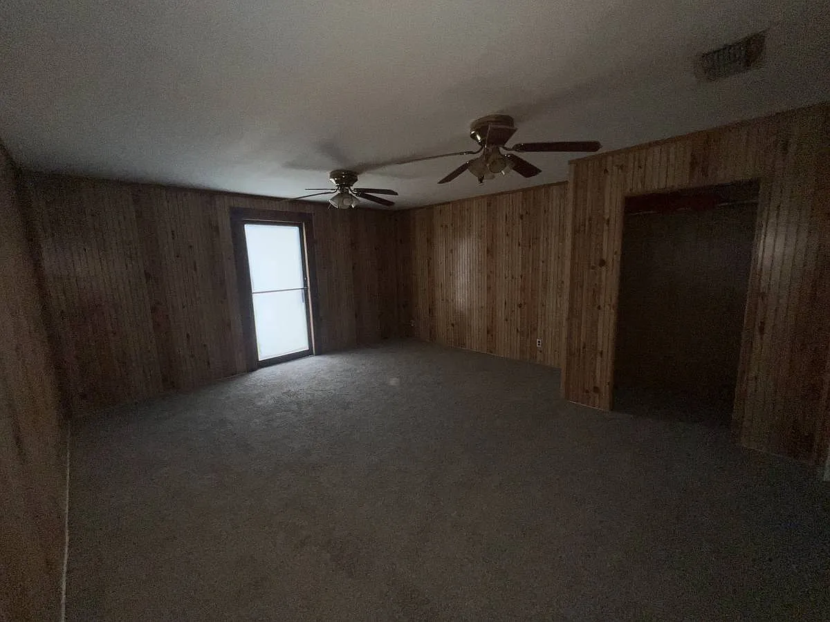 3 bed, 2200 sqft, $1,200 — Photo 3