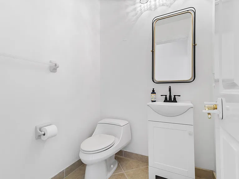 544 Edgebrook Ln — Photo 11