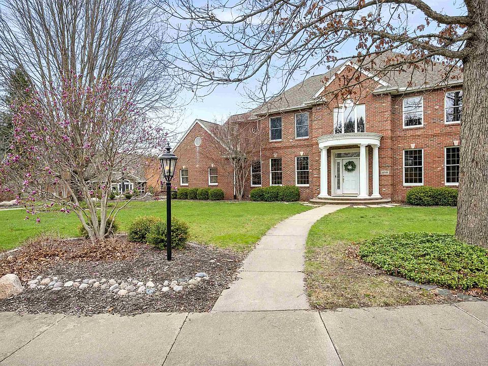 1st image of 10706 N Grand Oak Ct