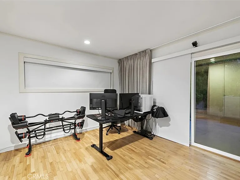 22271 3rd Ave — Photo 22