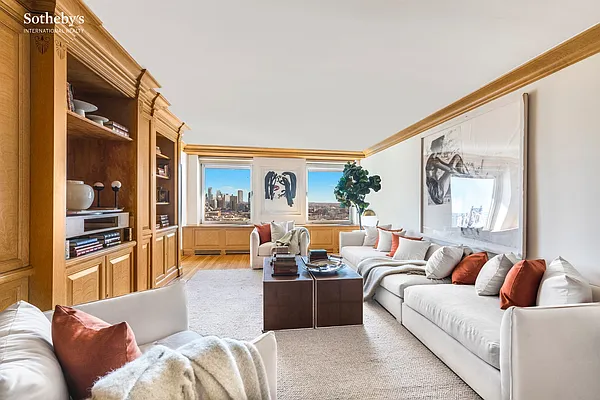 Sold by Sotheby's International Realty | media 10