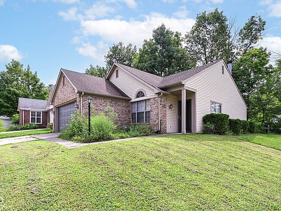 3rd image of 5231 Pin Oak Dr