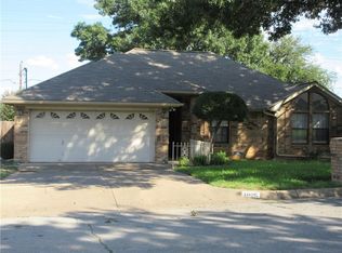 1805 Canterbury Cir, Fort Worth, TX 76112