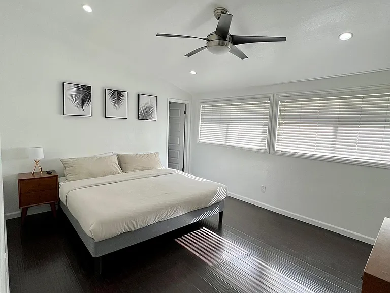 20851 Burbank Blvd — Photo 5