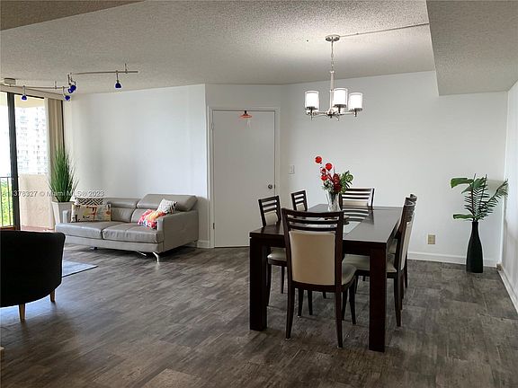 4th image of 18181 NE 31st Ct APT 903