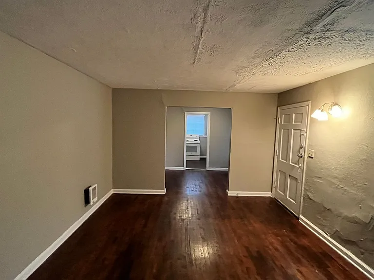 922 Harbison Dr — Photo 4