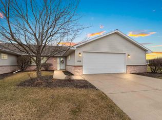 1559 River Pines Dr, Green Bay, WI 54311